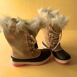 Adorable SOREL BOOTS ❤️